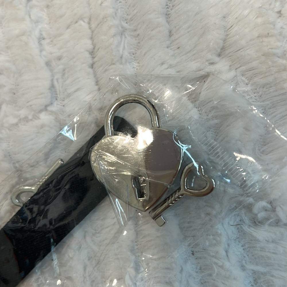 Dolls kill unlock my heart choker Black with Silver padlock and keys adjustable